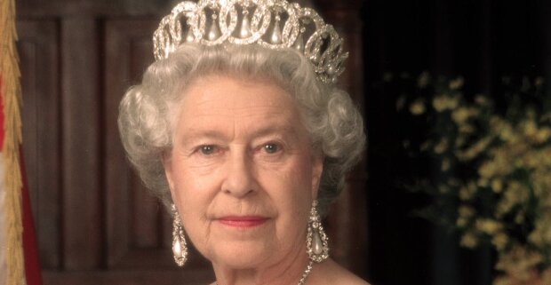 Es wurde offenbart, warum Queen Elizabeth II. keinen Reisepass braucht, um ins Ausland zu reisen
