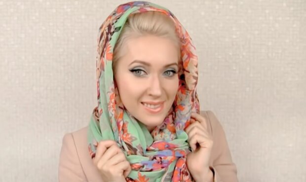Wie man jetzt einen Schal trägt: praktisch und stilvoll