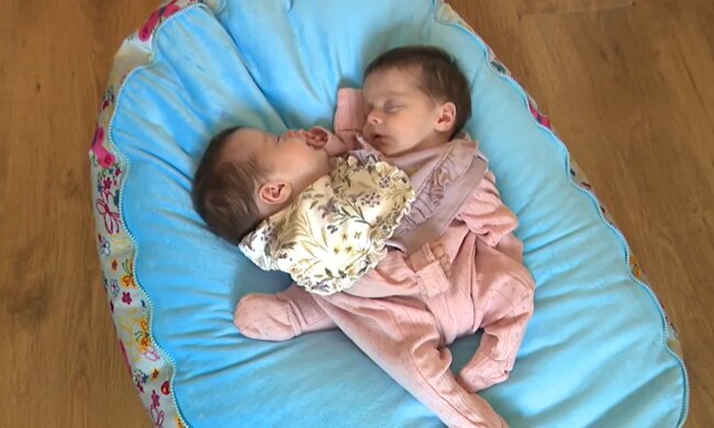 Siamesische Zwillinge Annabelle und Isabelle. Quelle: Screenshot Youtube