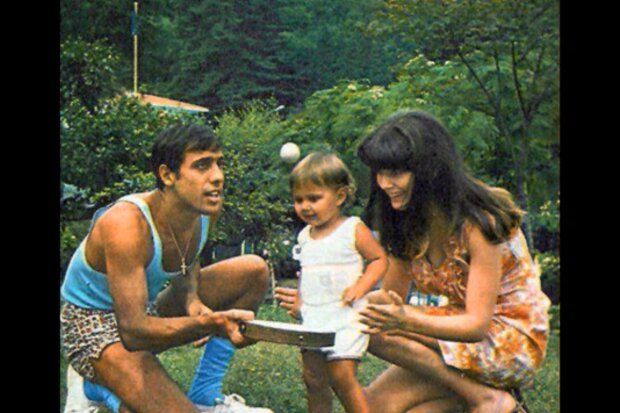 Adriano Celentano, Claudia Mori und ihre Tochter. Quelle: Screenshot Youtube